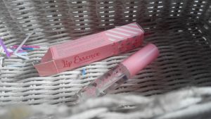 Zoya Cosmetics – Lip Essence Hydrating liputantimes.com