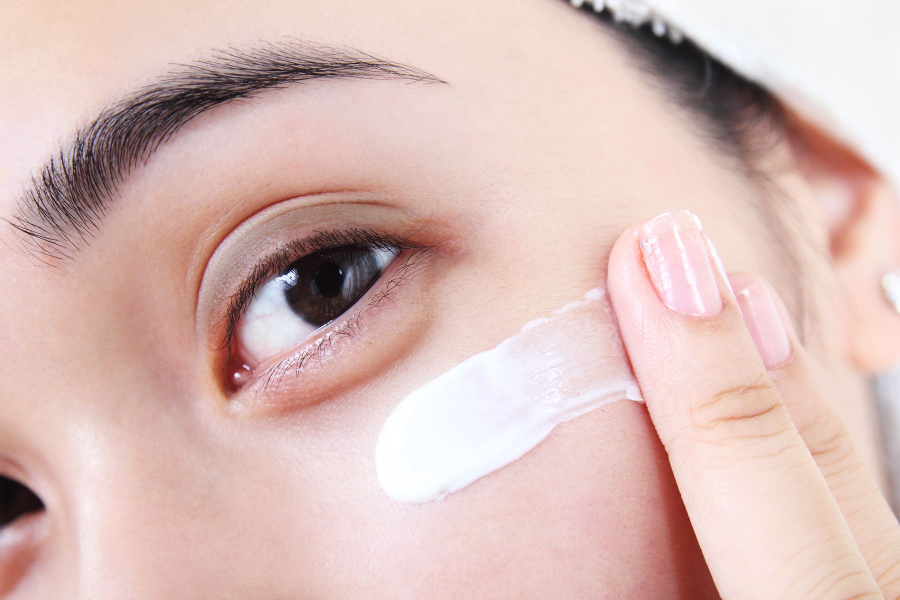 10 Eye Cream Terbaik untuk Mengatasi Mata Panda