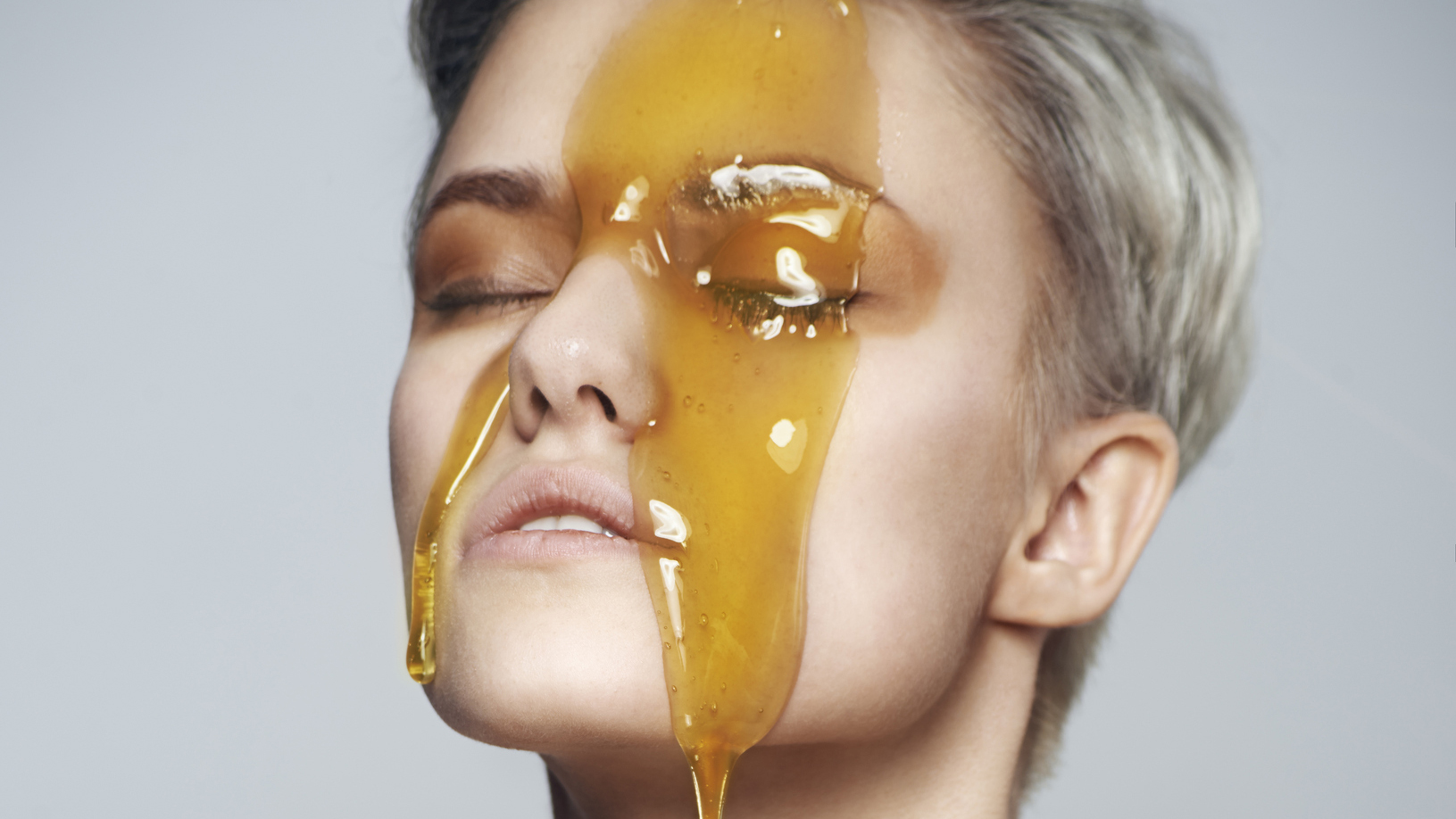 cara menghilangkan flek hitam di wajah dengan madu