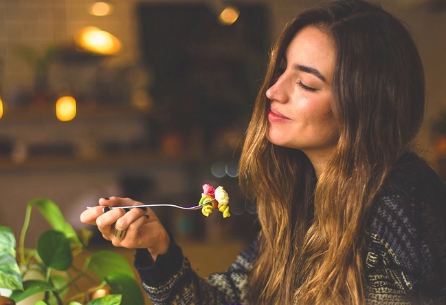 tips nggak kalap saat berbuka