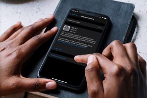 pengguna iphone sudah bisa update ke ios 14.7 liputantimes.com