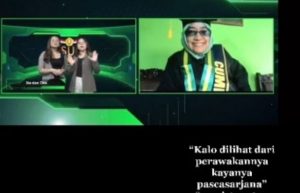 ibu gantikan anak wisuda saat cuci piring