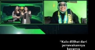 ibu gantikan anak wisuda saat cuci piring