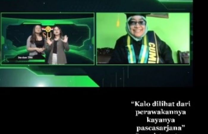 ibu gantikan anak wisuda saat cuci piring