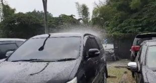 hujan hanya mengguyur satu mobil