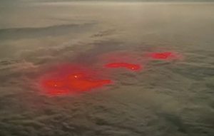 cahaya merah di laut pasifik