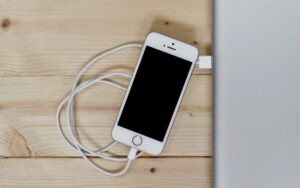 Cara Mengatasi Baterai iPhone Tidak Mengisi Saat Dicas