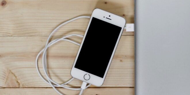 Cara Mengatasi Baterai iPhone Tidak Mengisi Saat Dicas