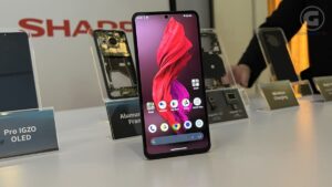 Sharp Aquos R7s-1