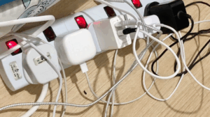 Bahaya Tak Cabut Charger