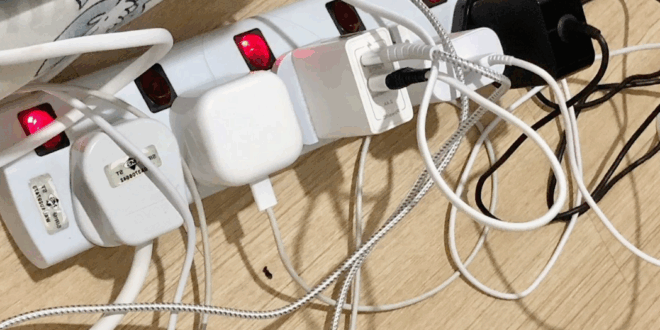 Bahaya Tak Cabut Charger