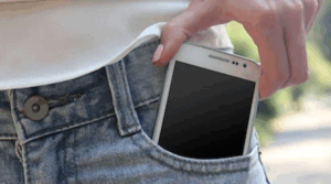 simpan HP di saku celana bisa bahaya